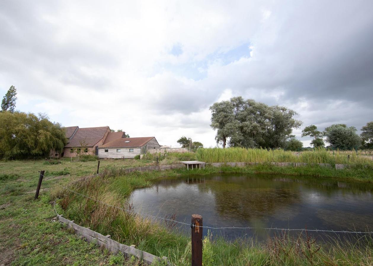 Landelijk Vakantiehuis In Diksmuide Met Een Tuin En Vijver 외부 사진