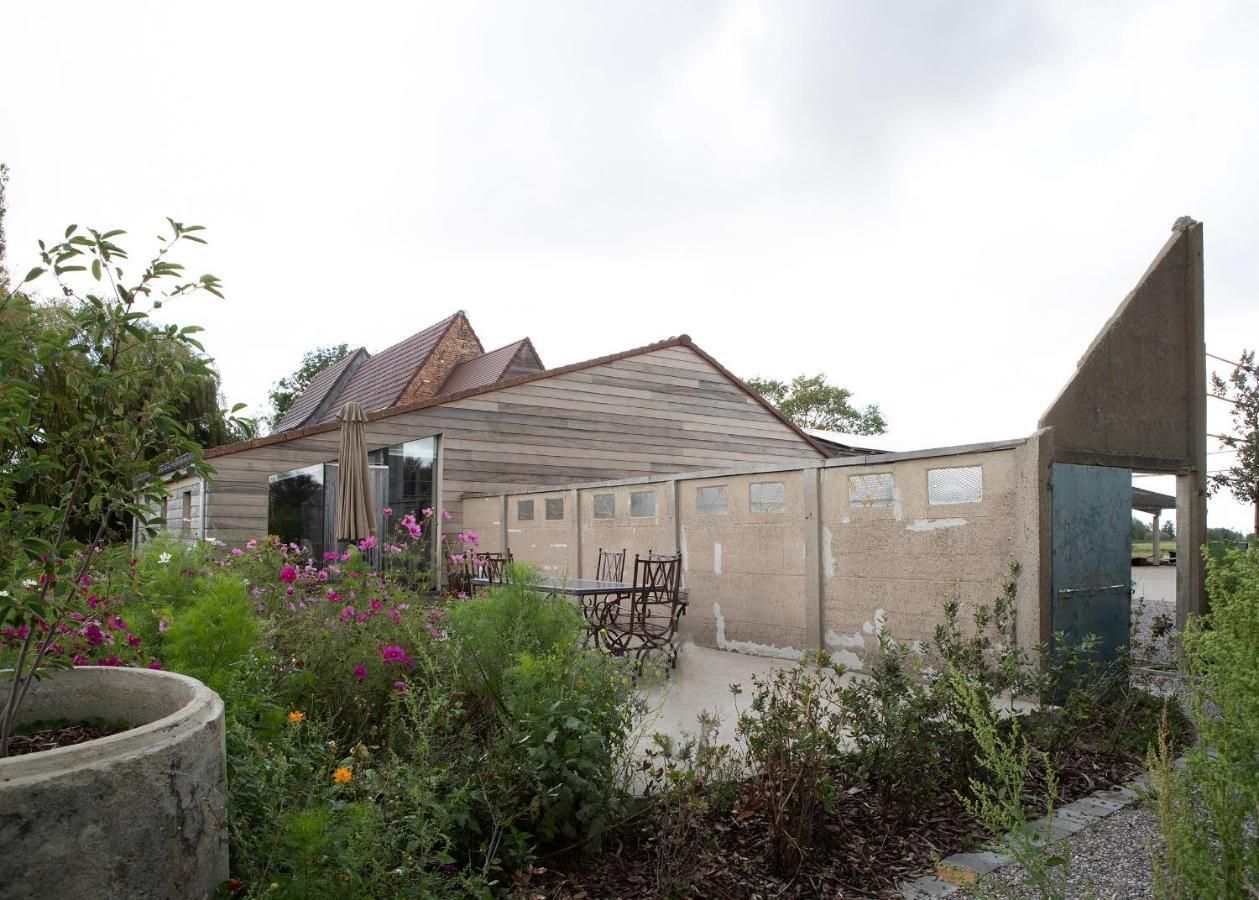 Landelijk Vakantiehuis In Diksmuide Met Een Tuin En Vijver 외부 사진