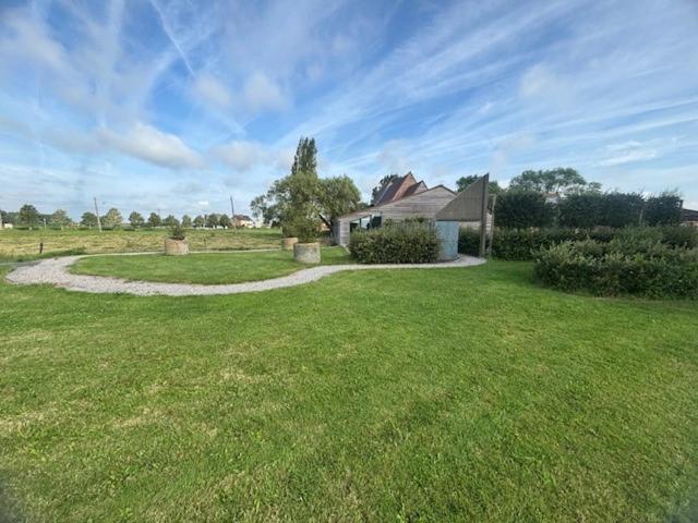 Landelijk Vakantiehuis In Diksmuide Met Een Tuin En Vijver 외부 사진