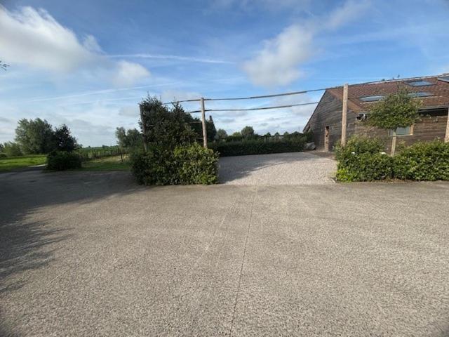 Landelijk Vakantiehuis In Diksmuide Met Een Tuin En Vijver 외부 사진