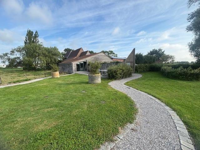 Landelijk Vakantiehuis In Diksmuide Met Een Tuin En Vijver 외부 사진